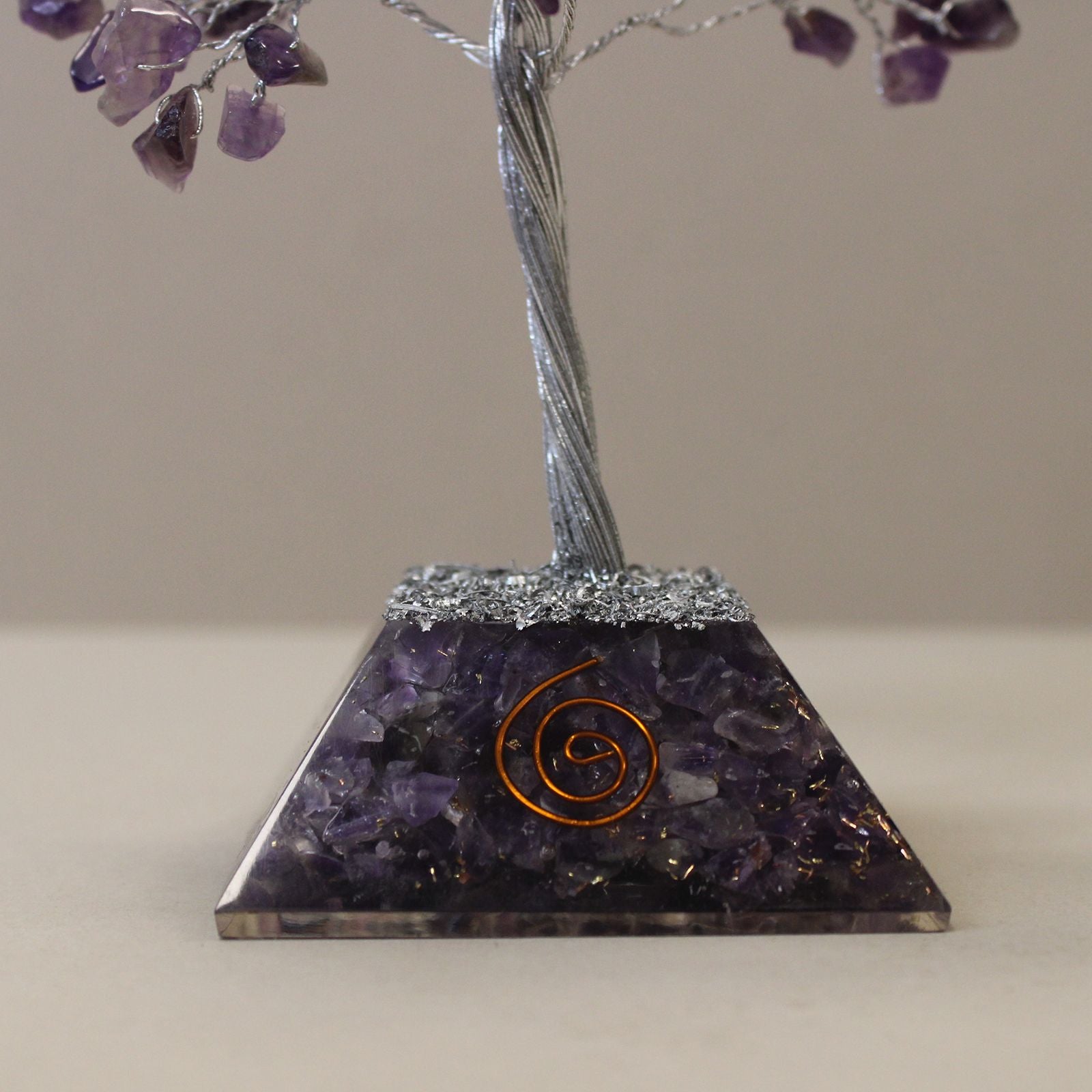 Arbre Améthyste sur Orgonite (160 pierres)